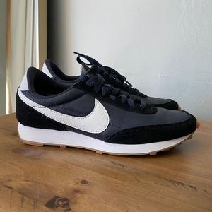 Nike Women’s Black Daybreak Sneaker 7.5